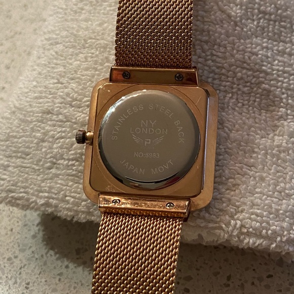 Women”s watch - Picture 3 of 3